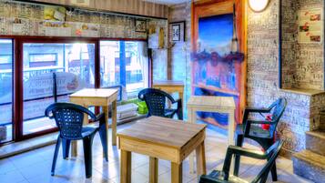 Daily full breakfast (EUR 6.00 per person)