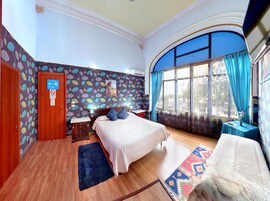 Habitación triple Confort | Ropa de cama de alta calidad y edredones de plumas