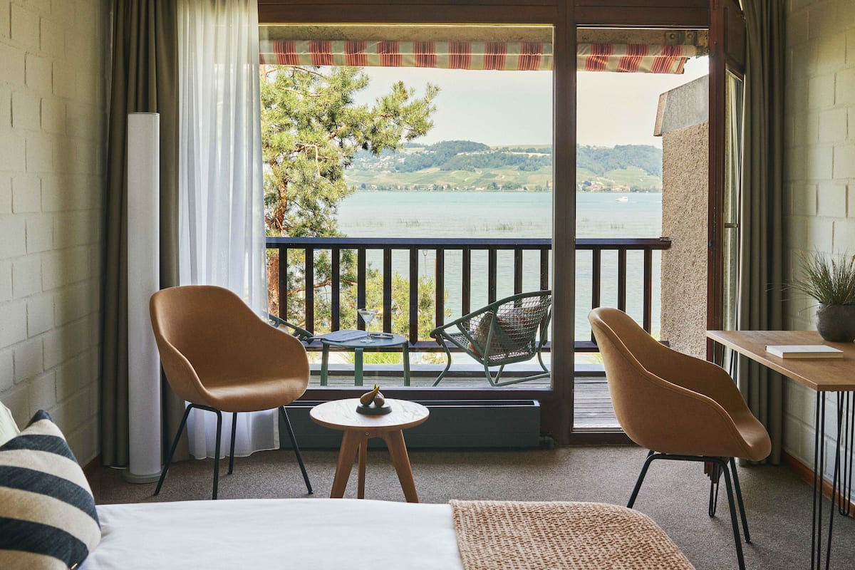 double room, lake view | 1 bedroom, hypo-allergenic bedding, minibar, desk