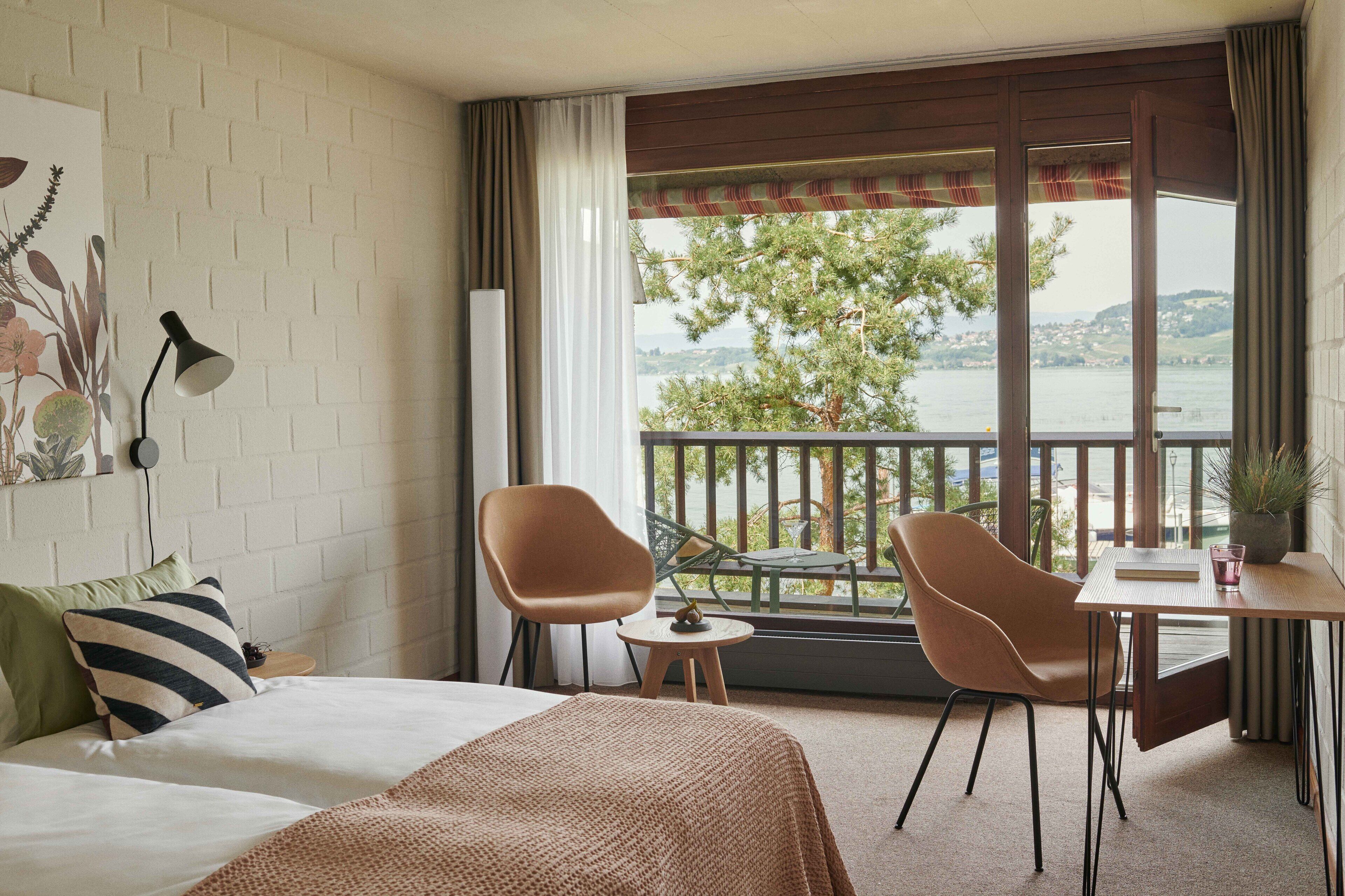 1 bedroom, hypo-allergenic bedding, minibar, desk