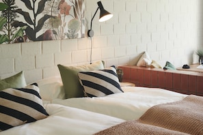 Hypo-allergenic bedding, desk, free WiFi, bed sheets - Hotel Bad Murtensee (Muntelier)