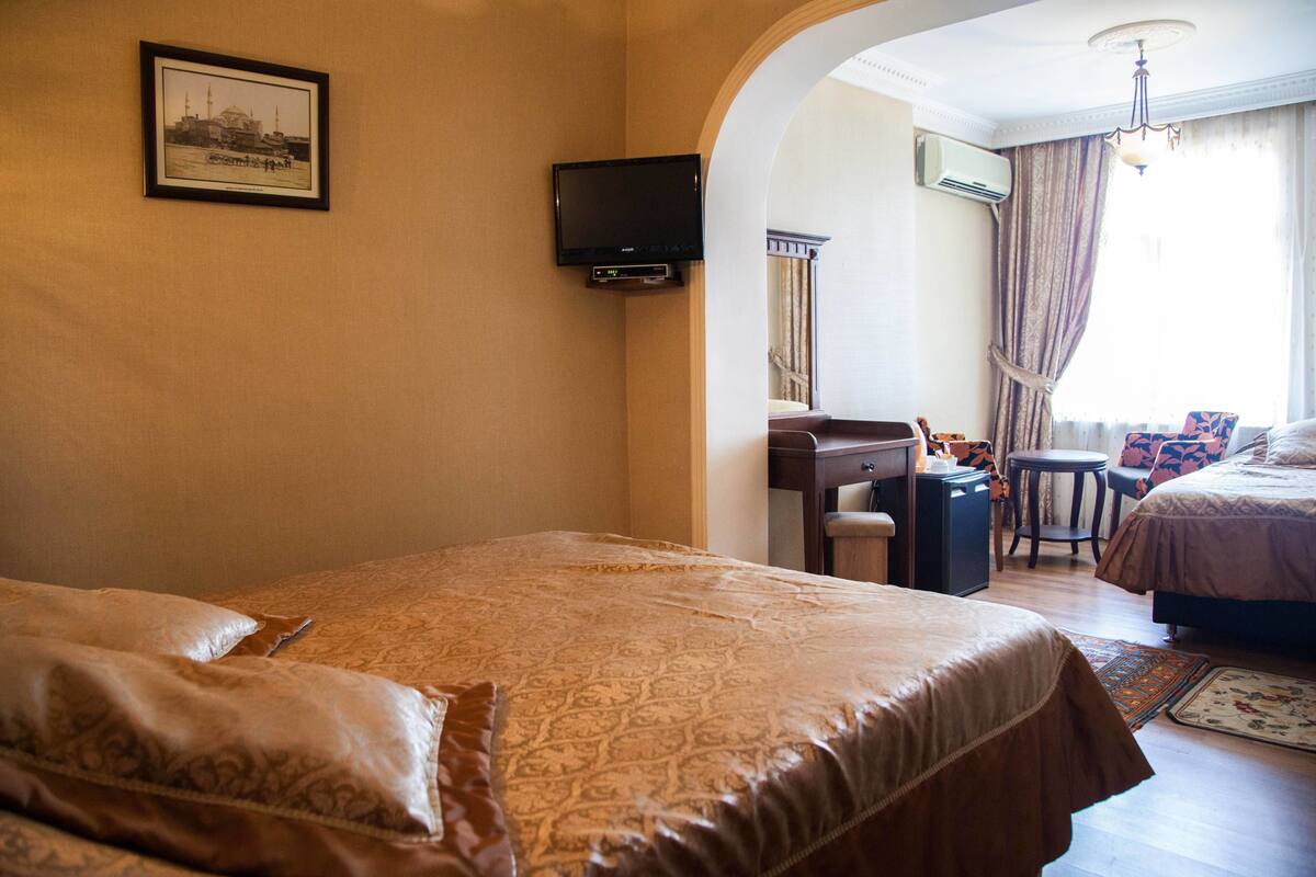 Triple Room, Sea View | Iron/ironing board (on request), cribs (free), WiFi (free)