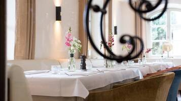 Frühstück und Abendessen, internationale Küche