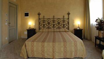 Minibar, desk, free WiFi