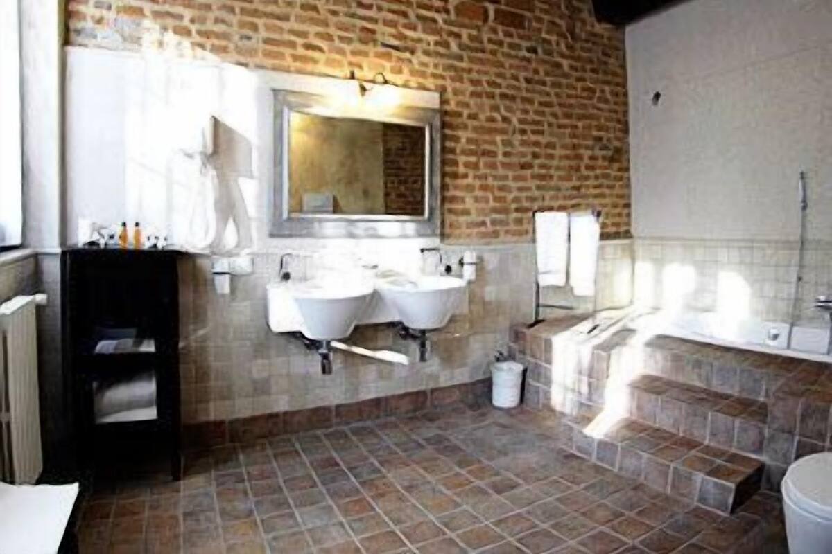 Superior Double Room | Bathroom | Hair dryer