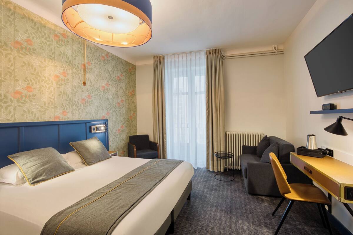 Premium bedding, in-room safe, desk, soundproofing