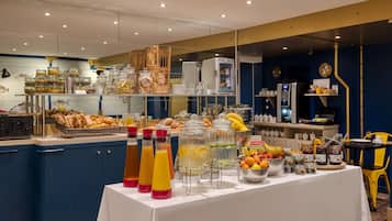 Se ofrece un desayuno bufé (14.00 EUR por persona)