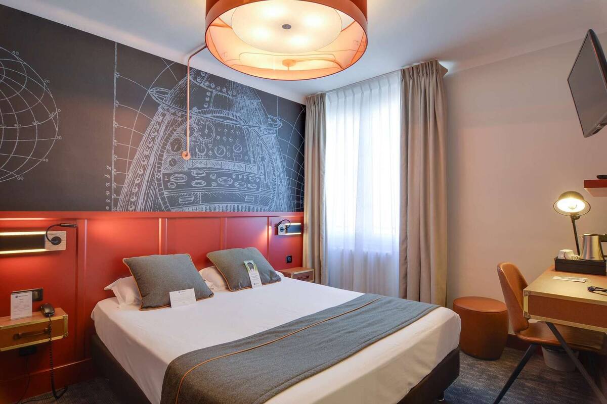 Premium bedding, in-room safe, desk, soundproofing