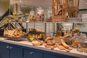 Daily buffet breakfast for a fee - Best Western Hotel Graslin (Nantes)