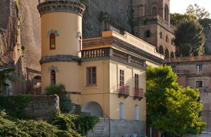 Front of property - Marina Piccola 73 (Sorrento)