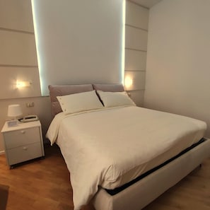 Ropa de cama de alta calidad y minibar 