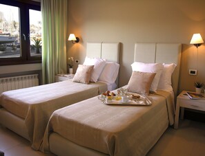 Minibar, in-room safe, laptop workspace, soundproofing - Allakala B&B (Palermo)