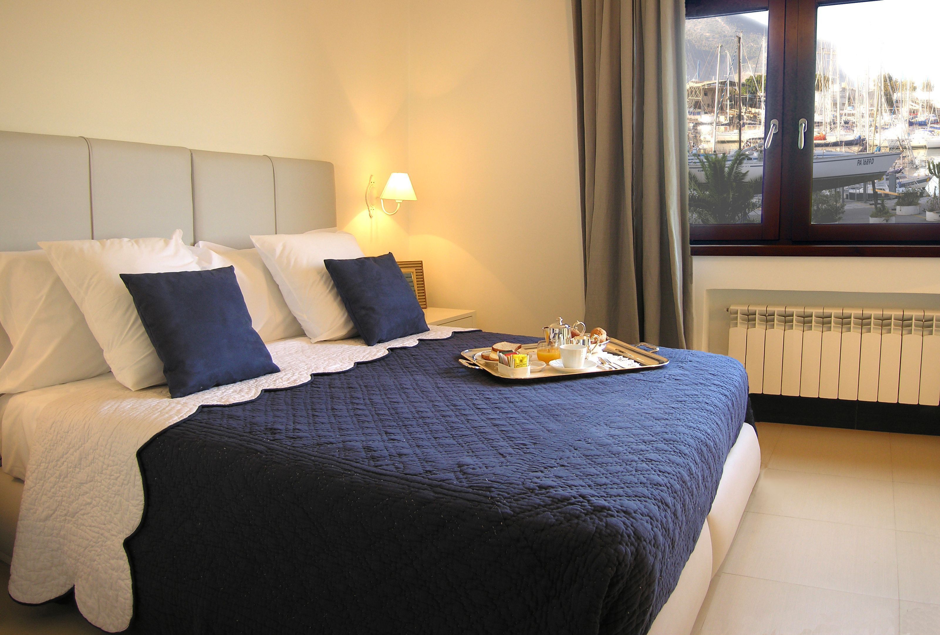 Minibar, in-room safe, laptop workspace, soundproofing