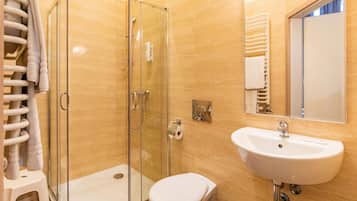 Superior Single Room, 1 Katil Bujang (Single) | Bilik Mandi | Pancuran mandi, pengering rambut, tuala disediakan