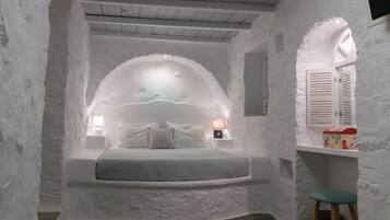 Traditional Room, Sea View | Egyptian cotton sheets, premium bedding, down comforters, pillowtop beds