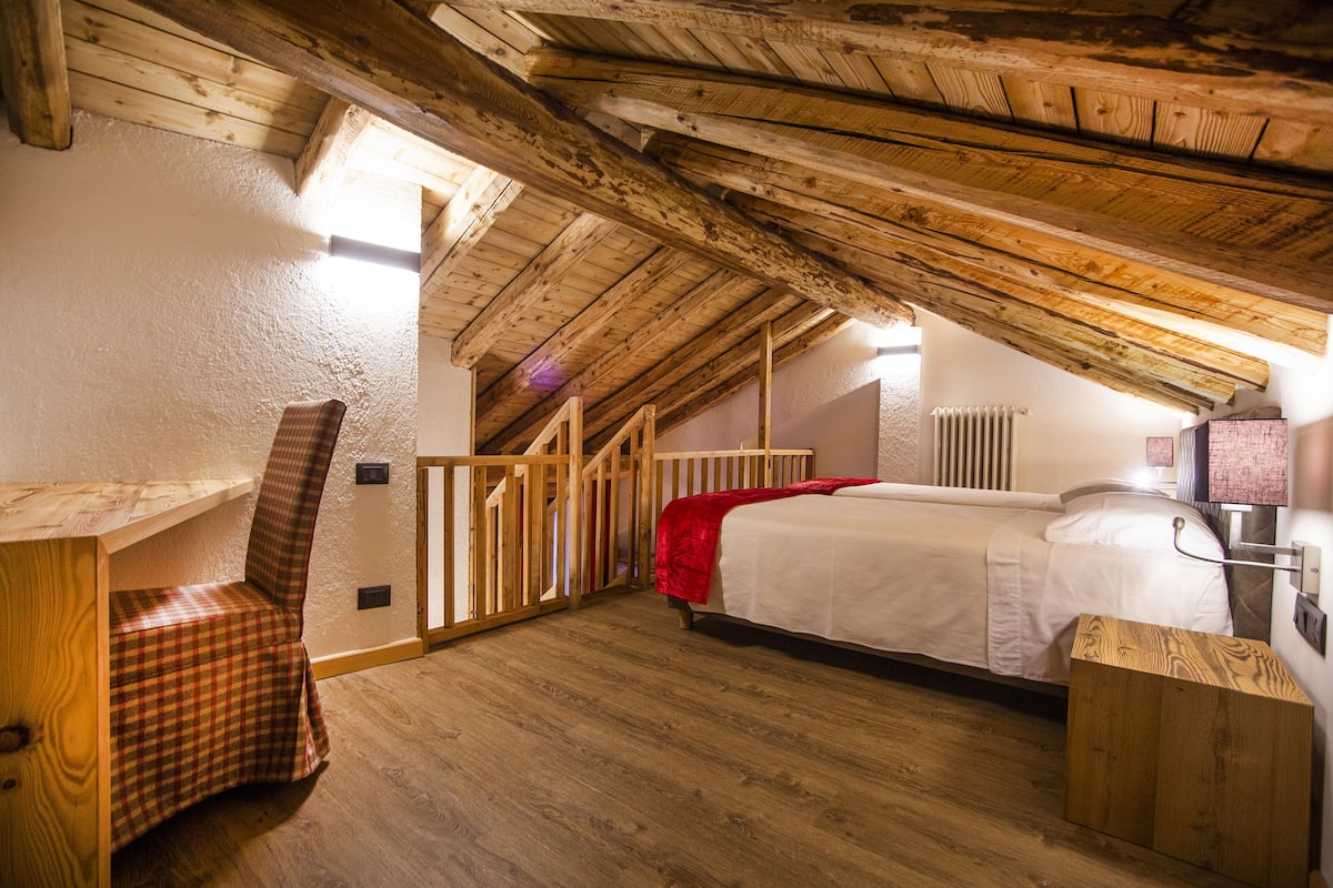 family room | frette italian sheets, pillow-top beds, minibar, in-room safe