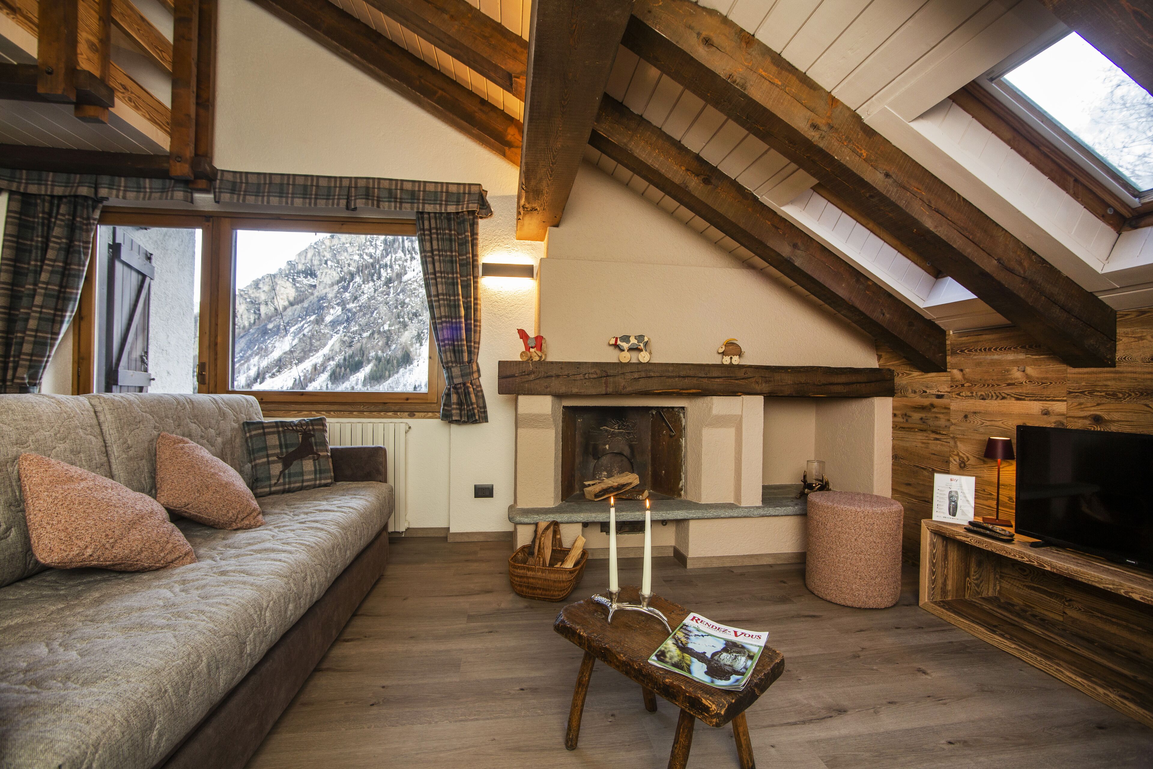 suite | living area | 32-inch led tv with satellite channels