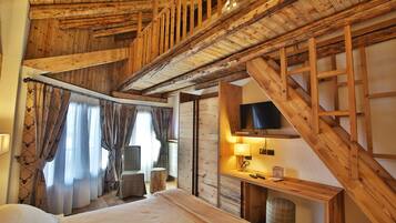 Triple Room | Frette Italian sheets, pillowtop beds, minibar, in-room safe