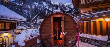 Sauna, hot tub, Turkish bath, body treatments, aromatherapy