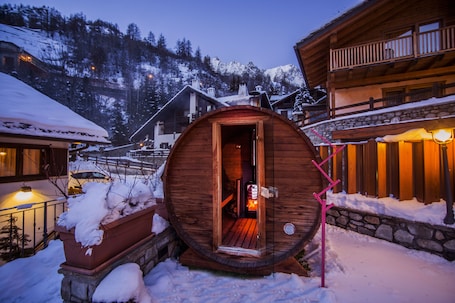 Sauna seca, banheira de hidromassagem, banho turco/hammam. Pilier d'Angle