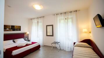 Phòng đôi | Bàn, phòng cách âm, giường gấp/giường phụ (phụ phí)