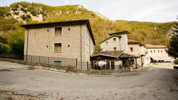 Mặt tiền nơi lưu trú