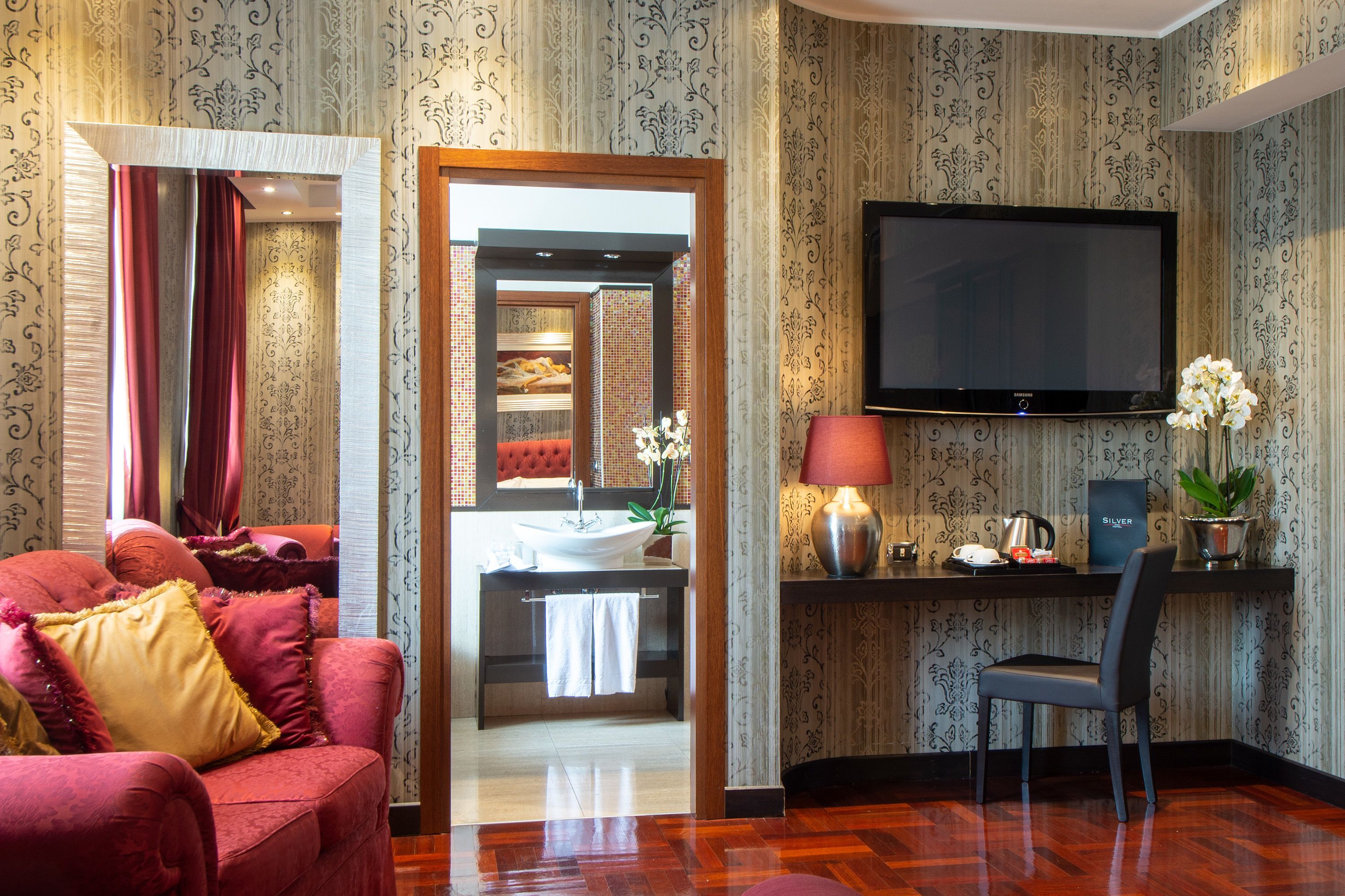 suite, hot tub | 1 bedroom, premium bedding, down duvets, minibar