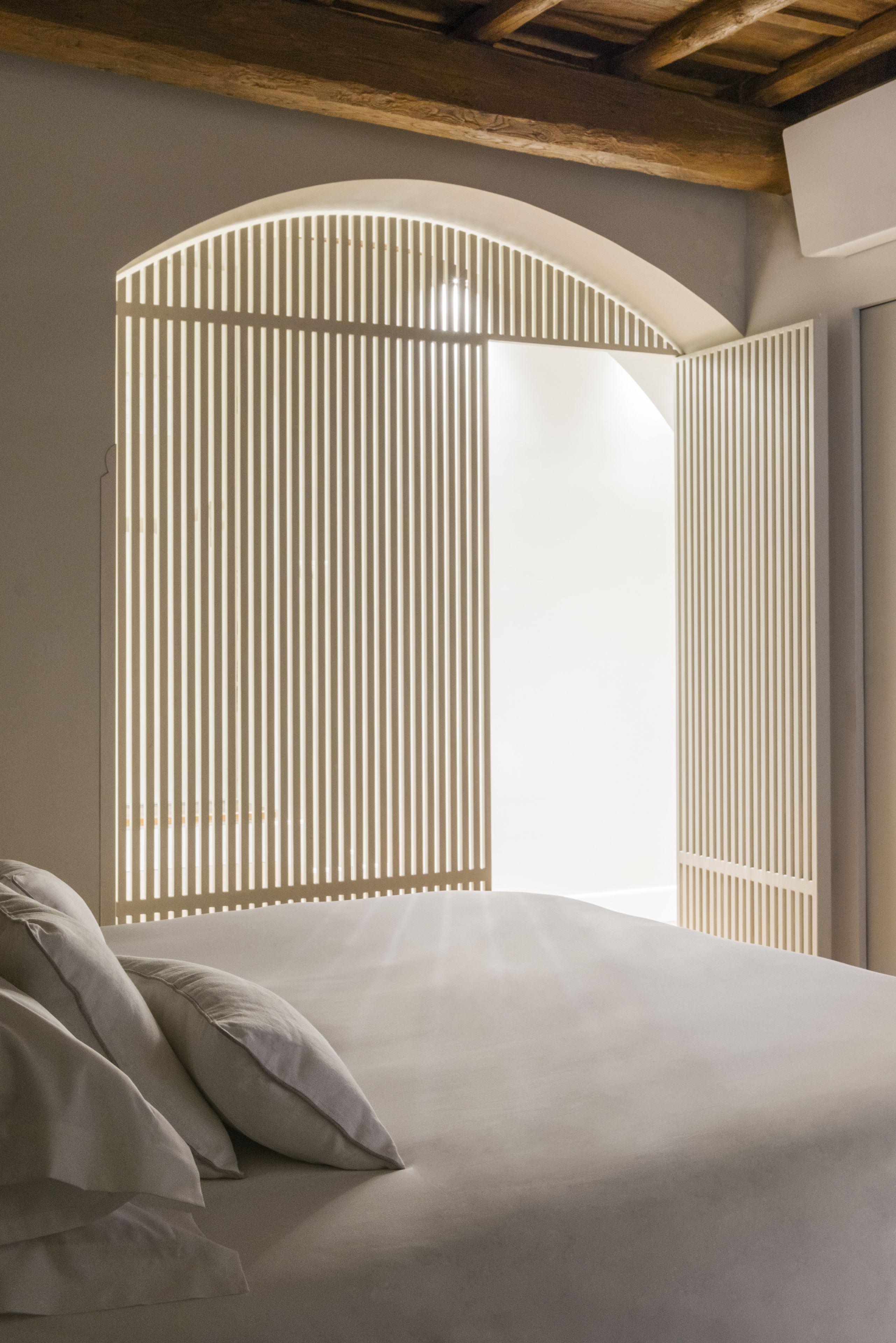 Photo - Crossing Condotti