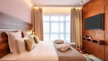 Hochwertige Bettwaren, Minibar, Zimmersafe, Schreibtisch