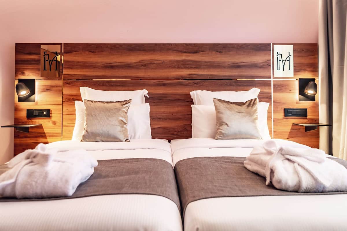 1 bedroom, premium bedding, minibar, in-room safe