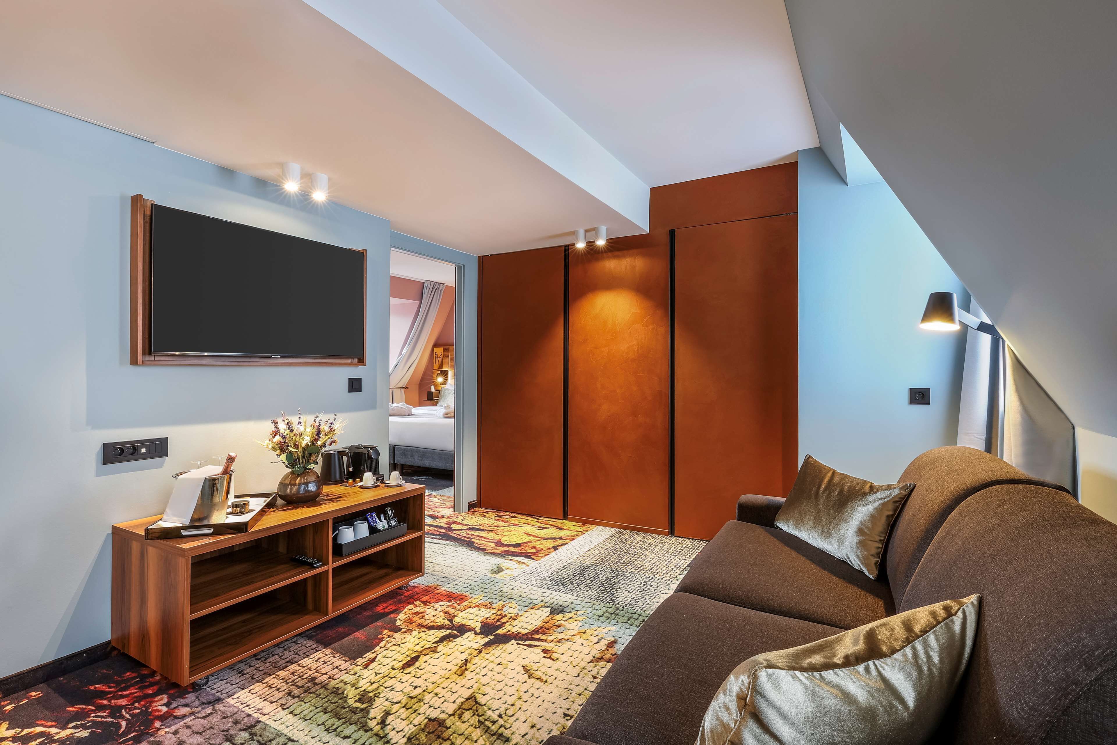 suite, 1 king bed, non smoking (twin bed on request;with sofabed) | room amenity