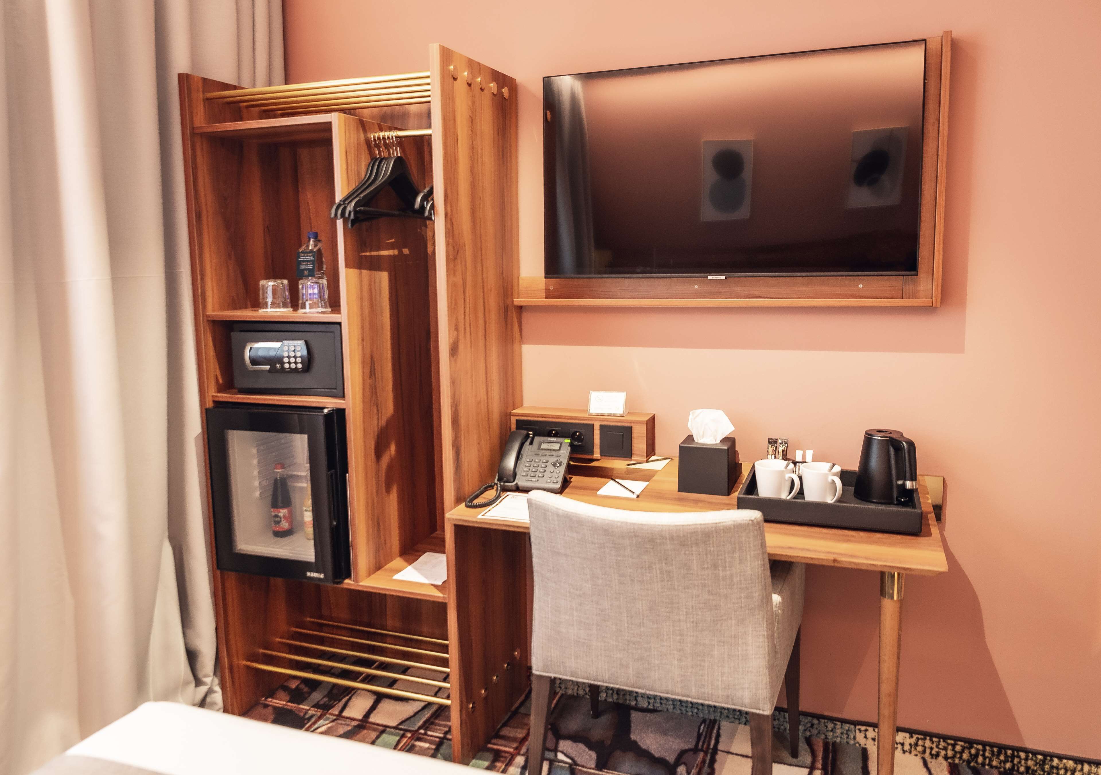 1 bedroom, premium bedding, minibar, in-room safe