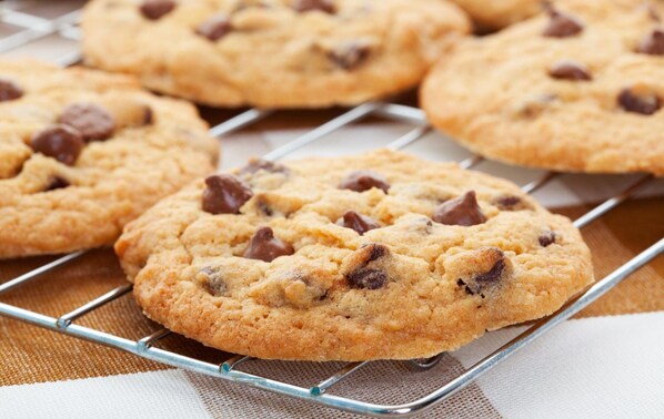 Cookies on a cooling rack. - Hotel Noce (Brescia)