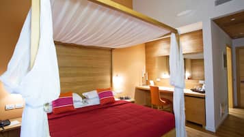 Superior Room, 1 King Bed, Vineyard View | Premium bedding, minibar, in-room safe, desk