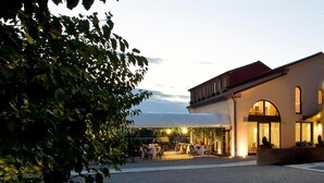 A building with a large column and a sign that reads "Ranchetto."
