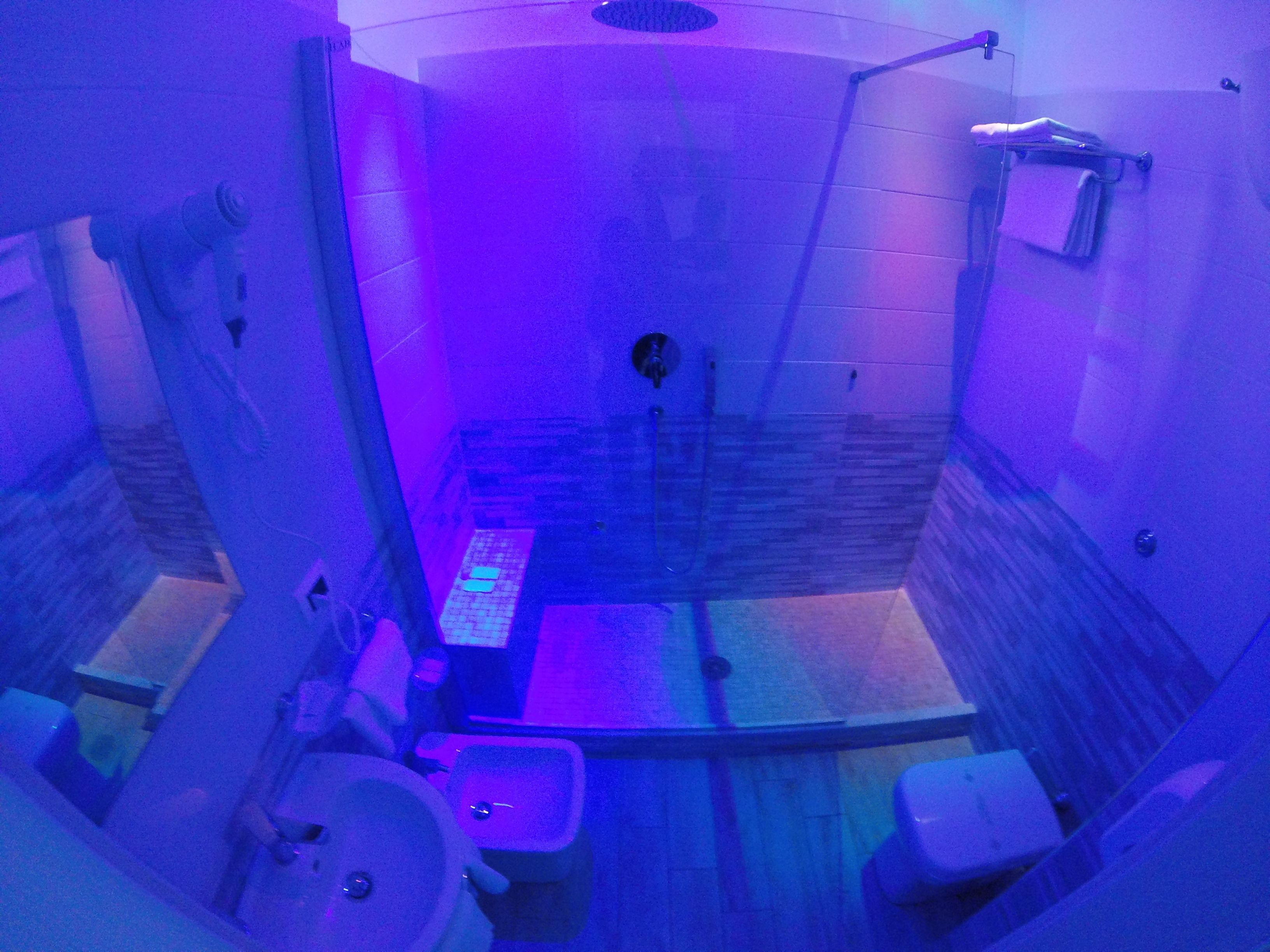 suite | bathroom | towels