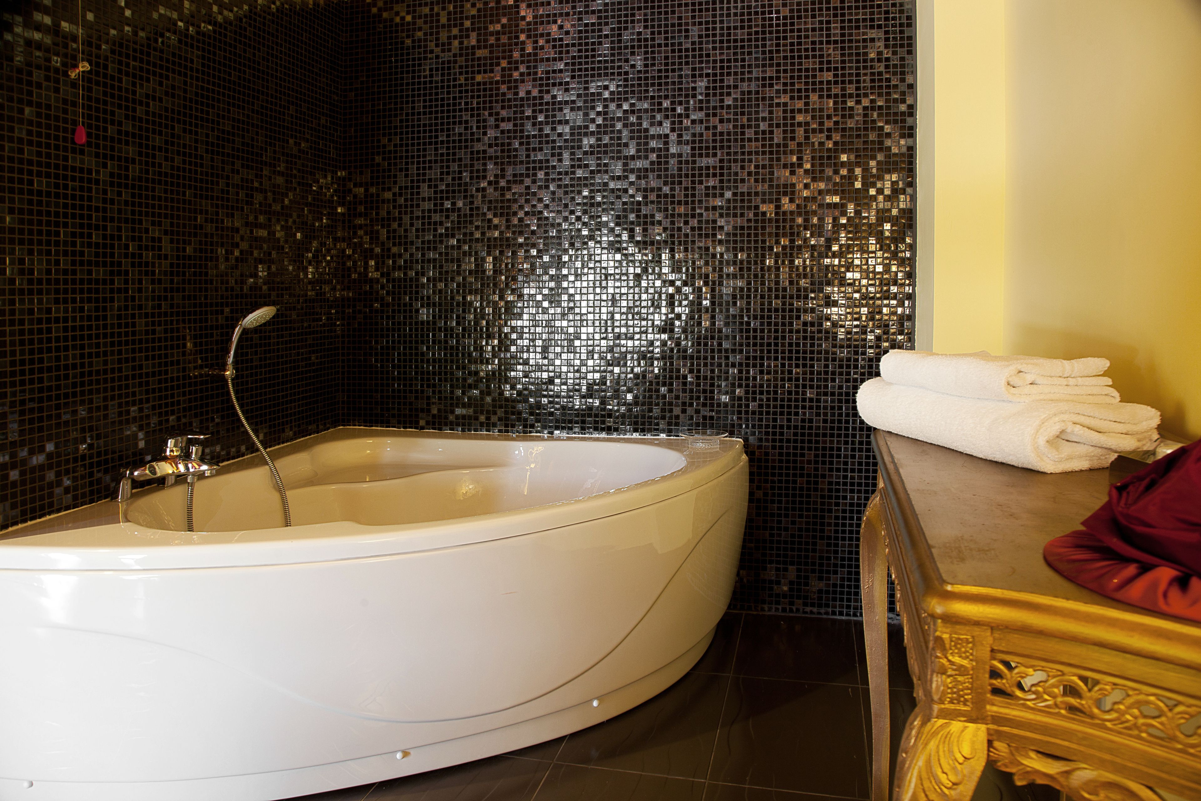 deluxe room, hot tub | jetted bathtub