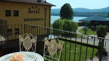 ダブルルーム レイクビュー | バルコニー