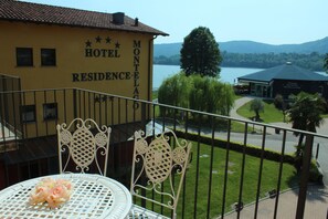 Tweepersoonskamer, uitzicht op meer | Balkon