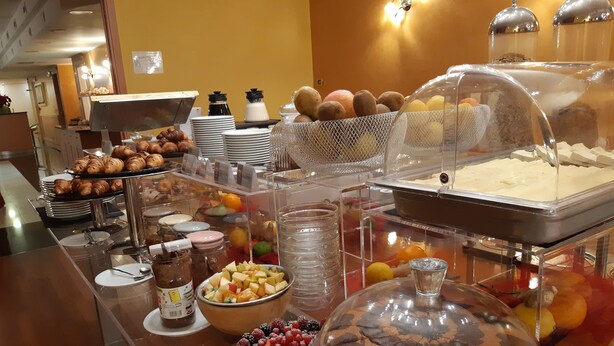 A buffet with various food items including pastries, fruits, and desserts. - Hotel Residence Montelago (Ternate)