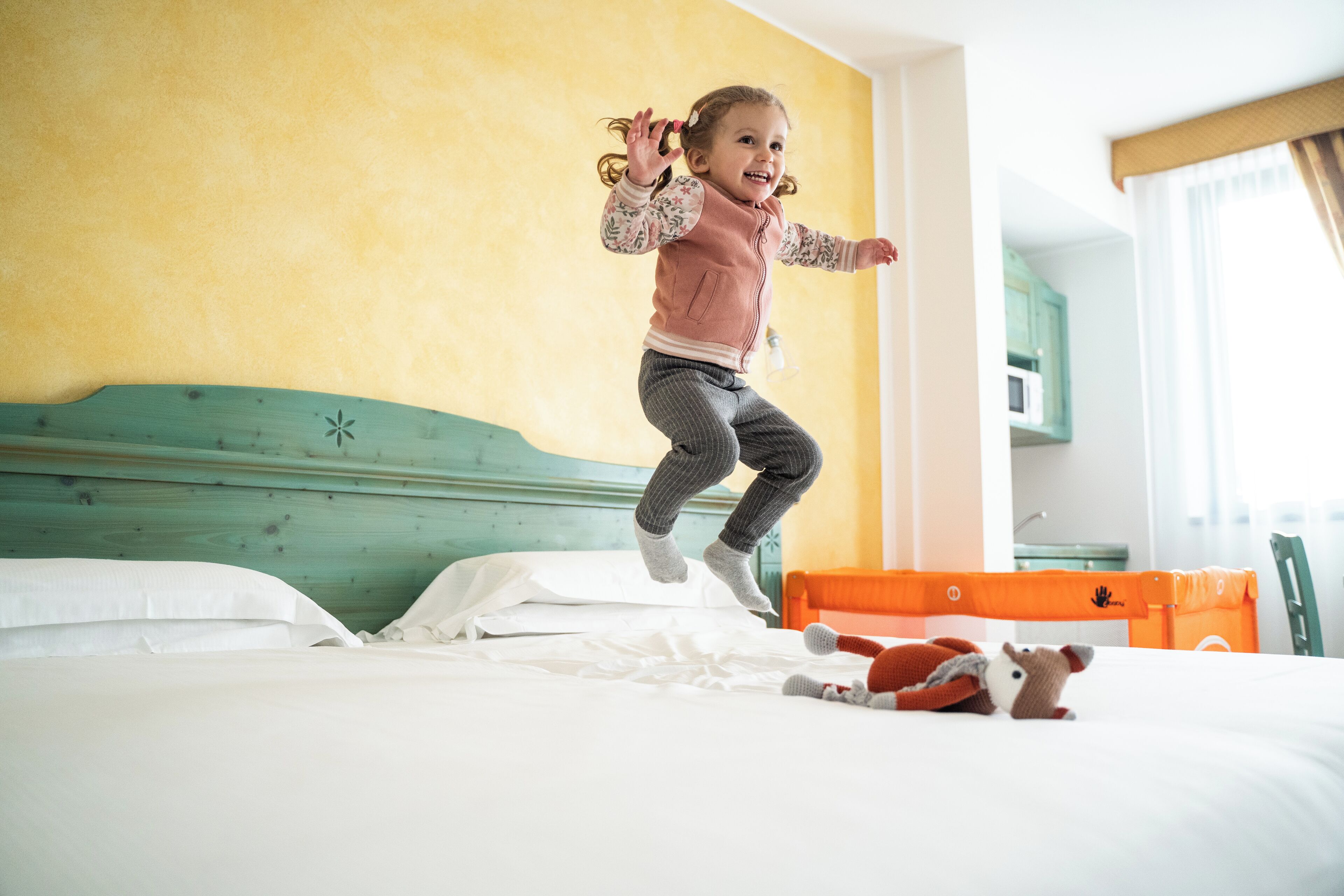 Quarto quádruplo | Frigobar, cofres nos quartos, individualmente decorados, escrivaninha