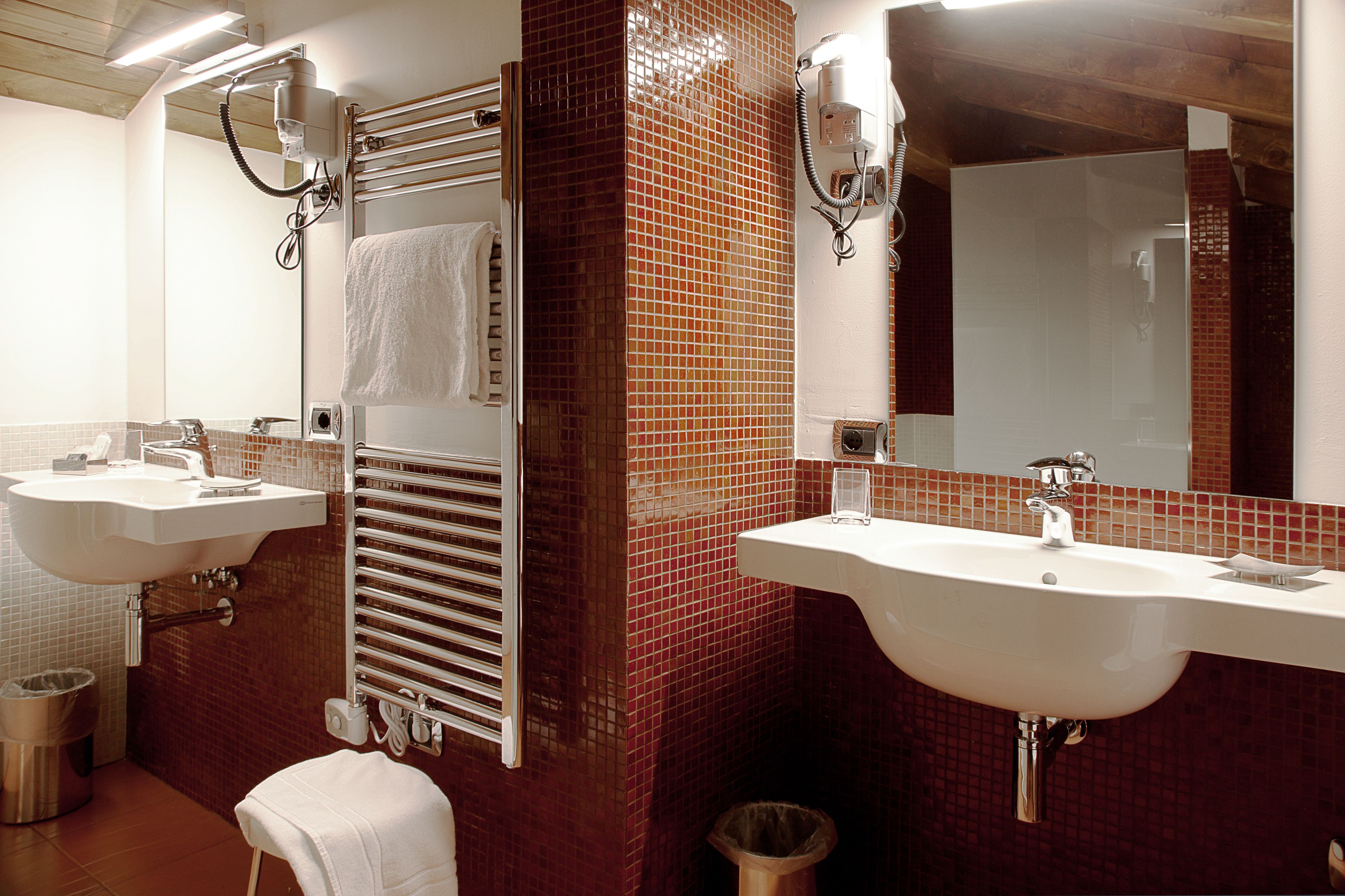 family room, private bathroom | bathroom | free toiletries, hair dryer, towels