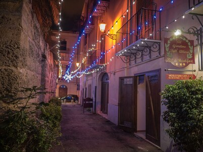 Al Giardino dell'Alloro - Locazioni Turistiche