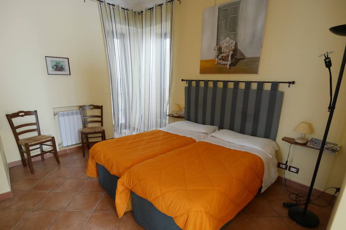 Suite familiar, 2 habitaciones, cocina básica, en una planta alta | Sábanas italianas Frette y ropa de cama de alta calidad