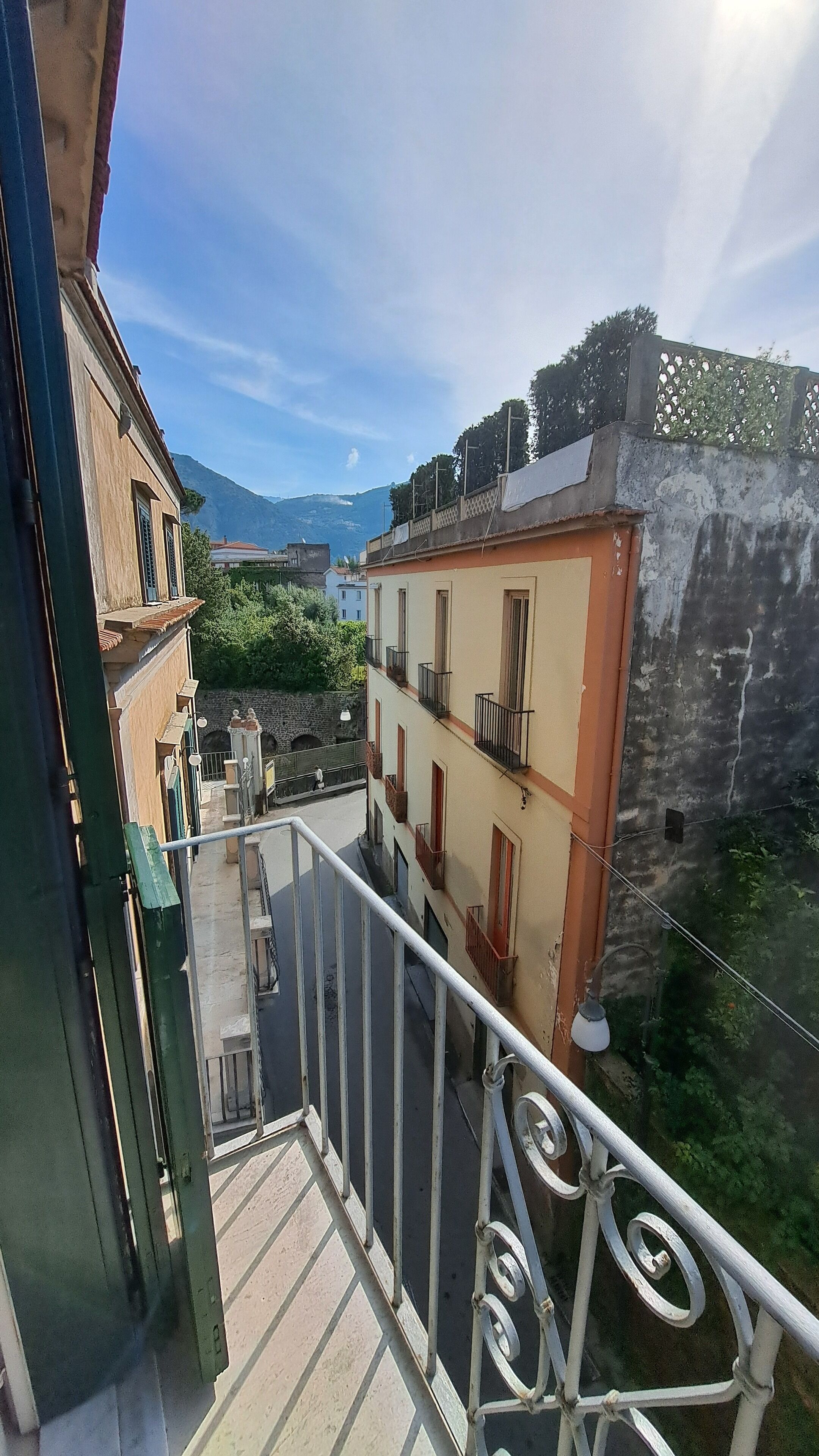 Tremannsrom | Skrivebord, strykejern/-brett, wi-fi (inkludert) og sengetøy