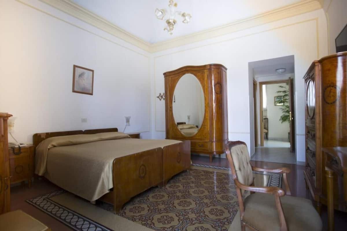Desk, iron/ironing board, free WiFi, bed sheets