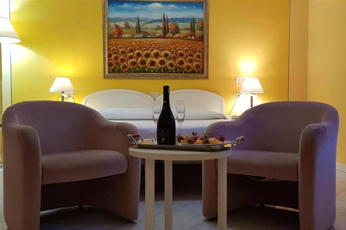 1 bedroom, frette italian sheets, minibar, in-room safe