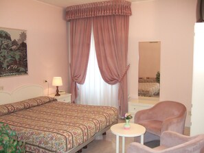 Frette Italian sheets, minibar, in-room safe, blackout drapes - La Torre (Castiglione del Lago)