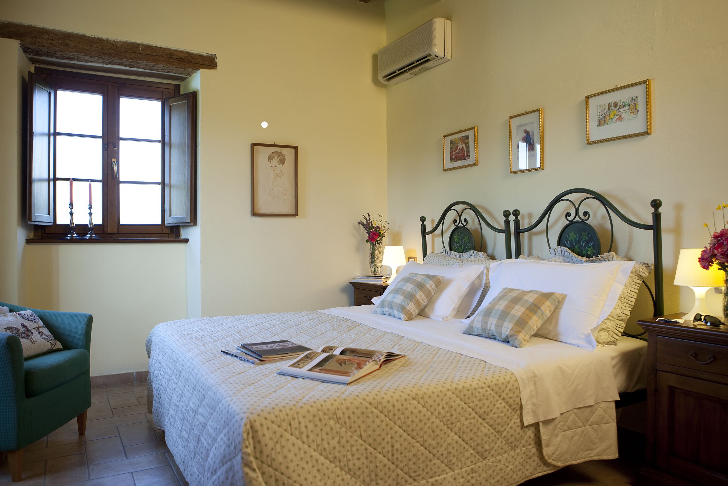 Dobbelt- eller tomannsrom – standard | Memory foam-senger, skrivebord, barnesenger og wi-fi (inkludert)