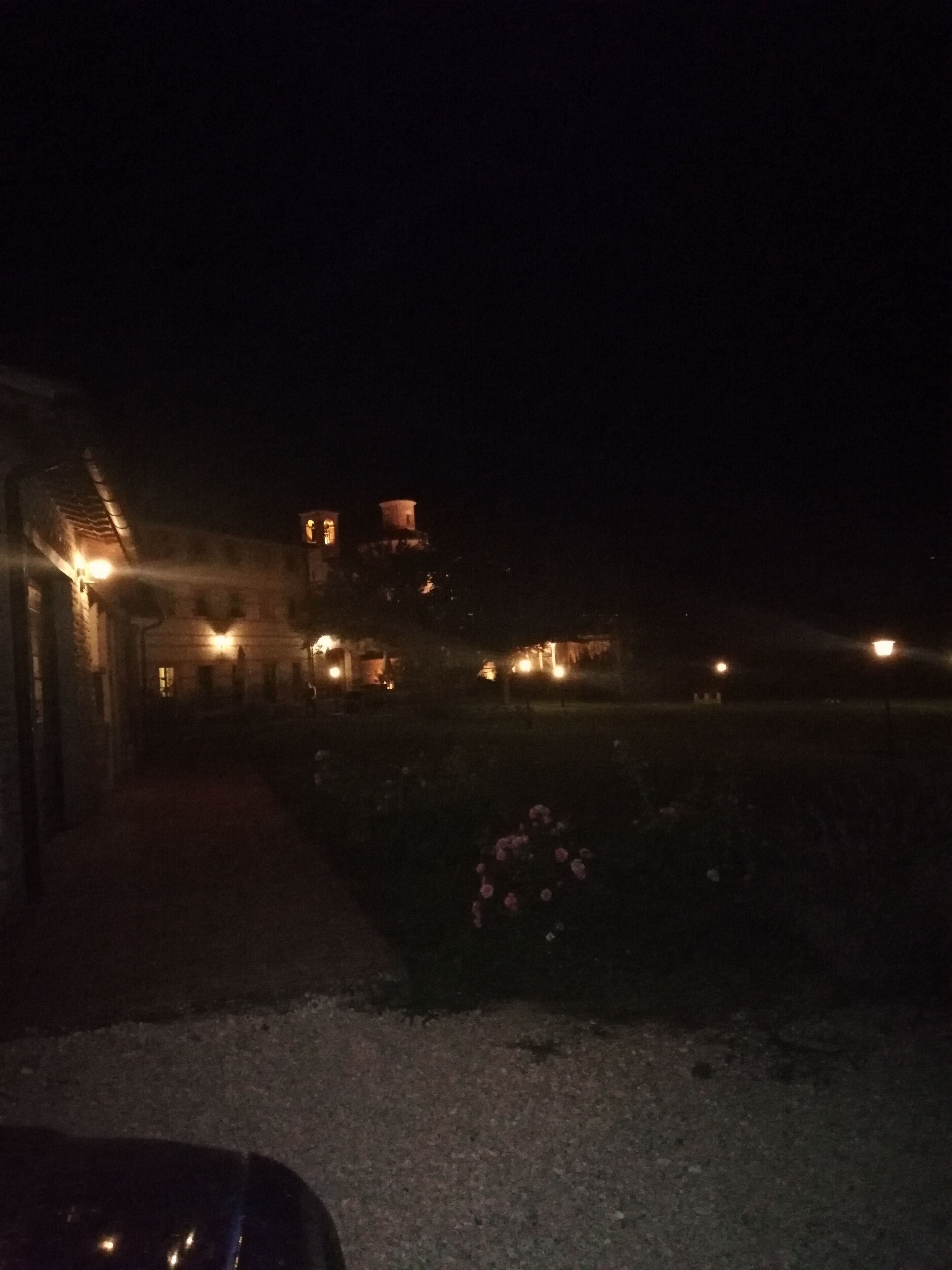 住宿正面 (夜晚)